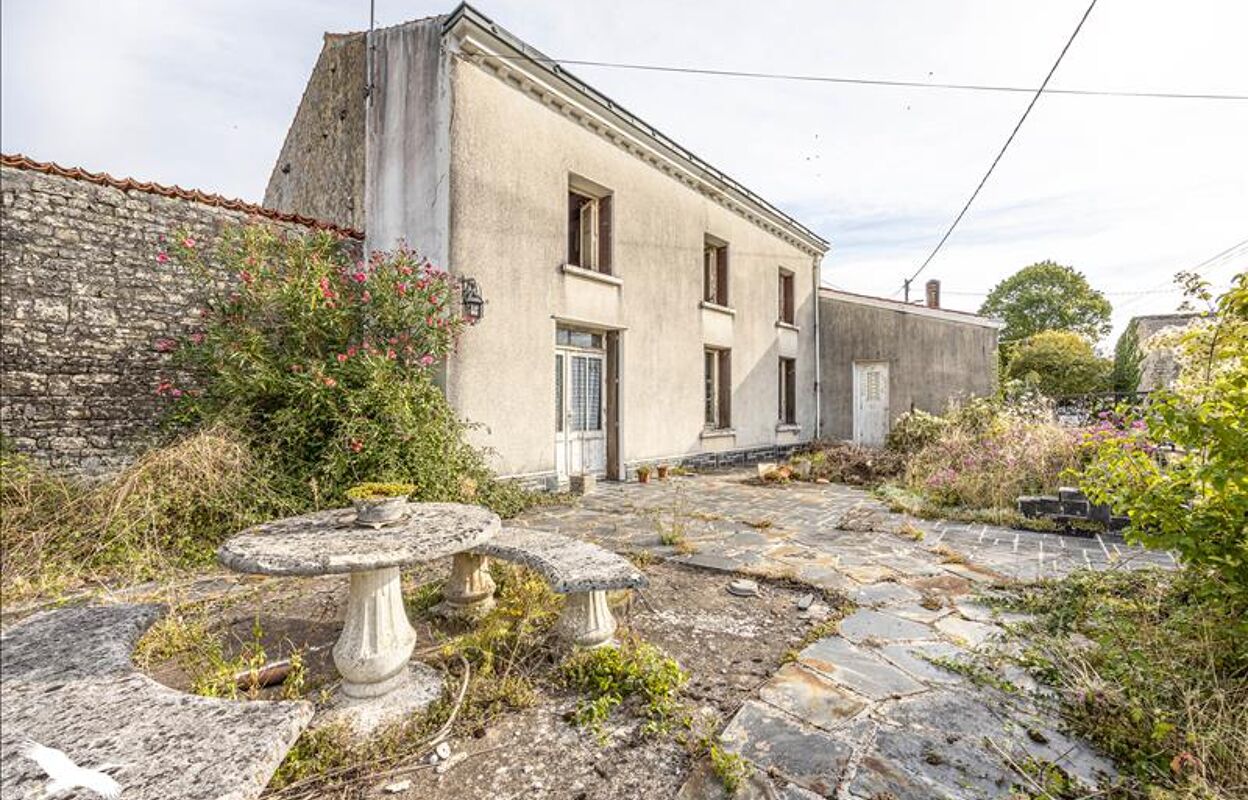 maison 5 pièces 135 m2 à vendre à Saint-Saturnin-du-Bois (17700)