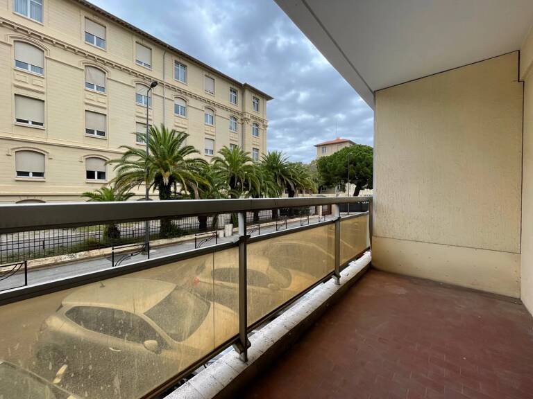 CANNES ANGLAIS BEAU STUDIO AVEC BALCON, PARKING ET CAVE — photo 1