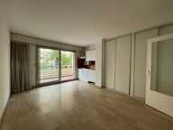 CANNES ANGLAIS BEAU STUDIO AVEC BALCON, PARKING ET CAVE — photo 3