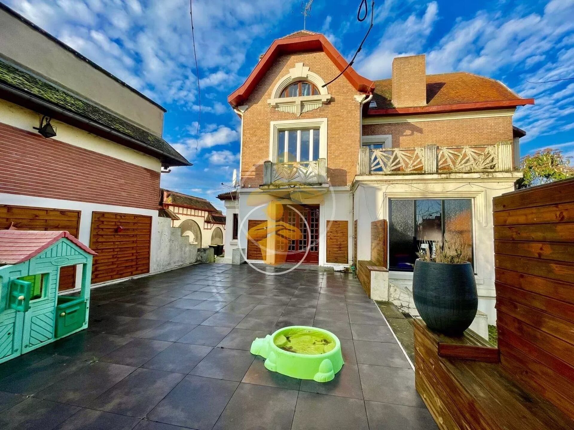 Maison 10 pièces 300 m² · à La Fère · 300 m² · 193 000 €