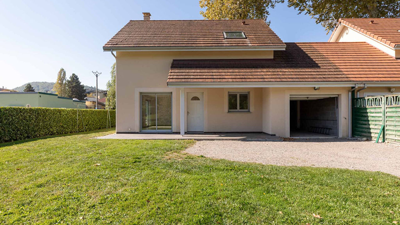 maison 5 pièces 107 m2 à vendre à Saint-Geoire-en-Valdaine (38620)