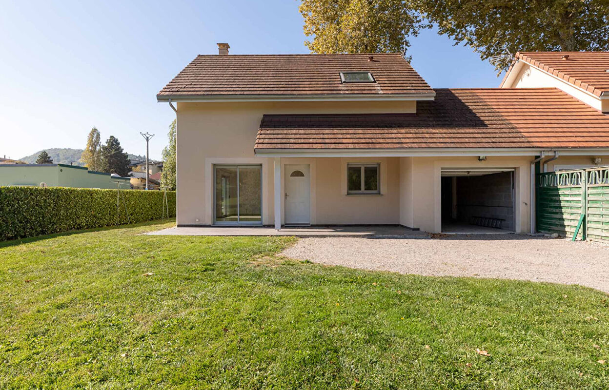 maison 5 pièces 107 m2 à vendre à Saint-Geoire-en-Valdaine (38620)