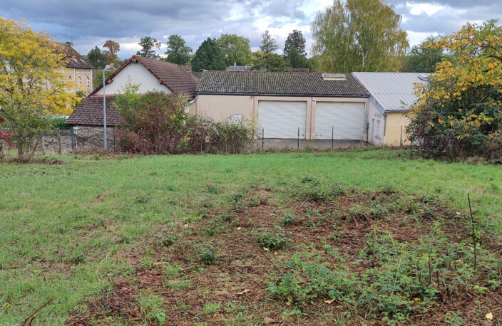 En plein centre du village de Villefargeau — photo 4