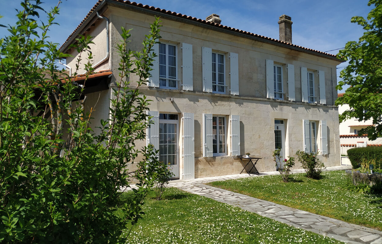 maison 5 pièces 121 m2 à vendre à Jonzac (17500)