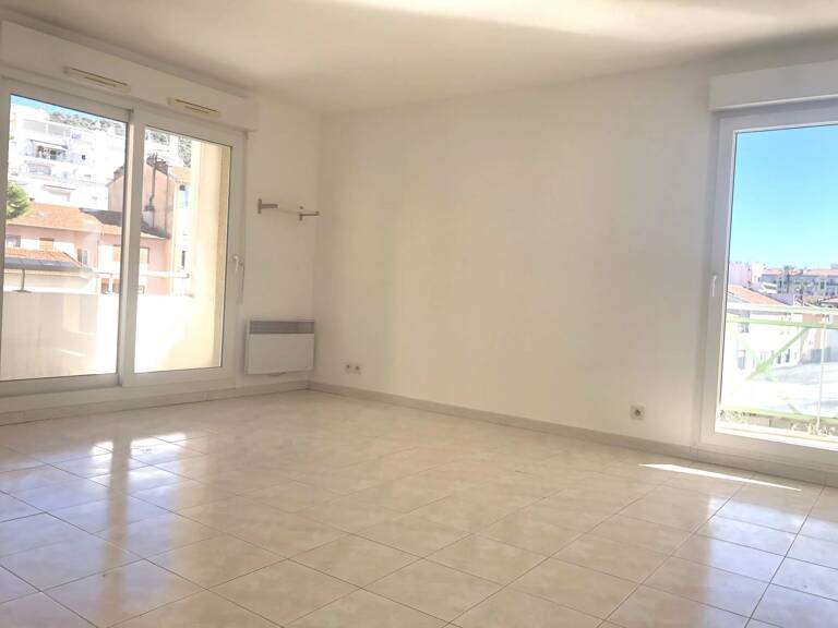 2 PIECES AVEC TERRASSE ET GARAGE — photo 1