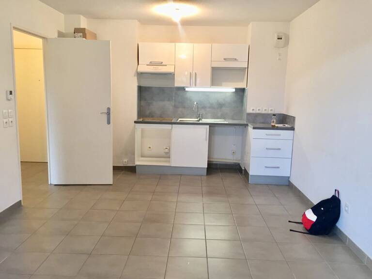 2 PIECES AVEC TERRASSE ET GARAGE — photo 1