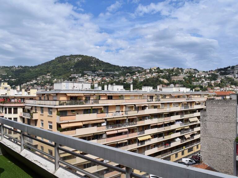 F1 AVEC COIN NUIT ET TERRASSE — photo 1