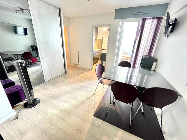 Beau studio meublé avec balcon — photo 1
