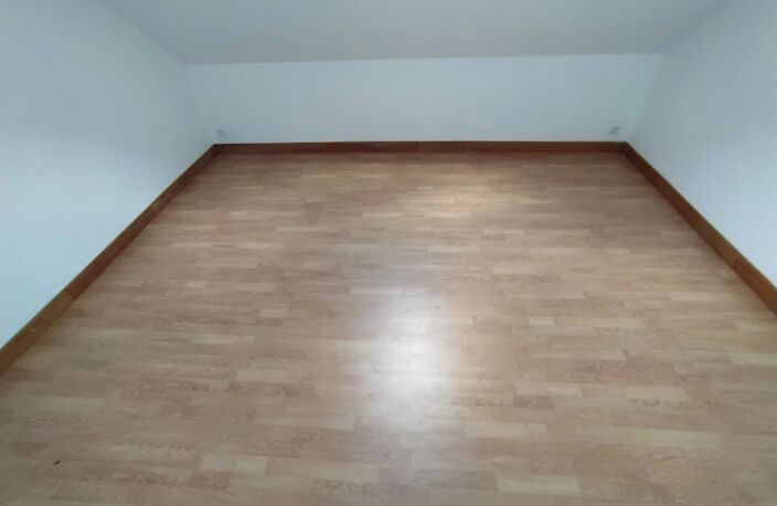 Bien vendu : Appartement  Hirson (02500) — photo 4