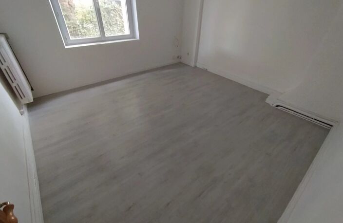 Bien vendu : Appartement  Hirson (02500) — photo 2