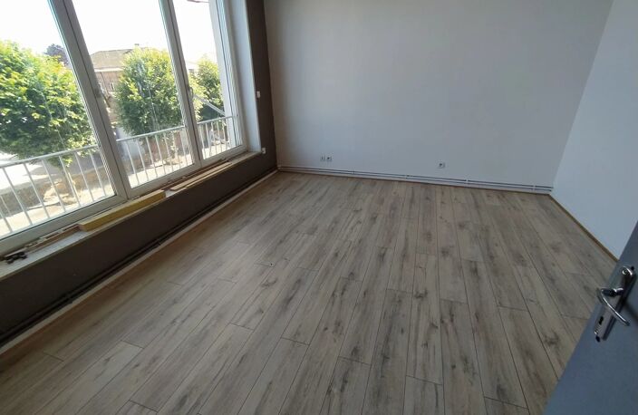 Bien vendu : Appartement  Hirson (02500) — photo 2
