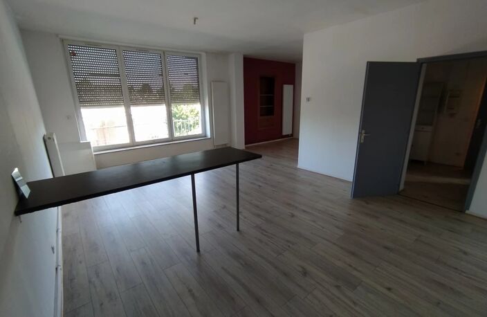 Bien vendu : Appartement  Hirson (02500) — photo 3