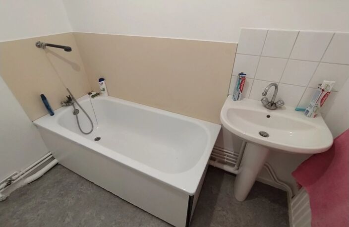 Bien vendu : Appartement  Hirson (02500) — photo 4