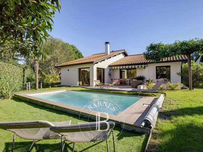 Fleurieu-sur-Saône - Maison rénovée de 177,79 m² - Jardin avec Piscine - Cave à vins - 5 Chambres — photo 1