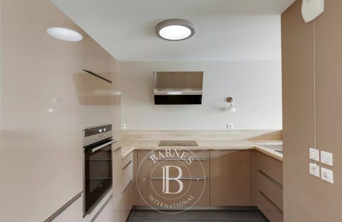 Lyon 6 - Edgar Quinet - Appartement meublé et rénové de 61.28 m² - Garage - Terrasse - 1 Chambre — photo 2