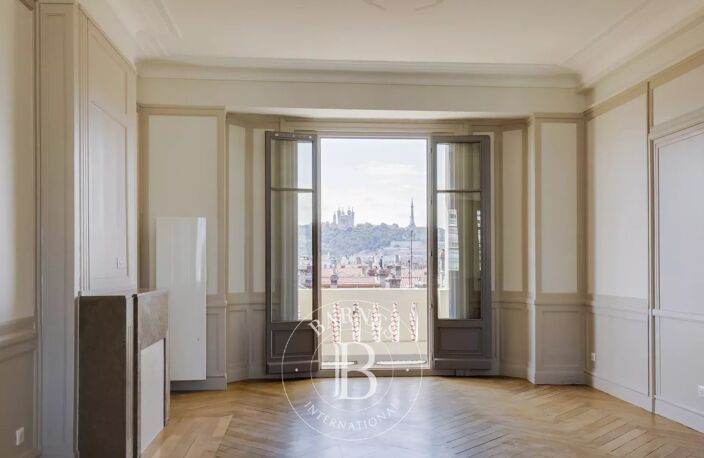 Lyon - Les Halles Paul Bocuse - Appartement rénové de 133,45 m² - 3 Chambres - Balcon — photo 2