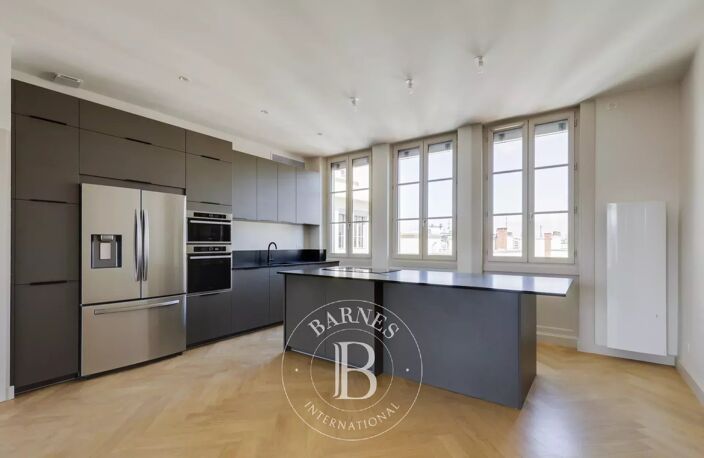 Lyon - Les Halles Paul Bocuse - Appartement rénové de 133,45 m² - 3 Chambres - Balcon — photo 3