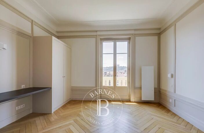 Lyon - Les Halles Paul Bocuse - Appartement rénové de 133,45 m² - 3 Chambres - Balcon — photo 5