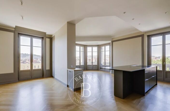 Lyon - Les Halles Paul Bocuse - Appartement rénové de 164,28 m² - 4 Chambres - Balcon — photo 3