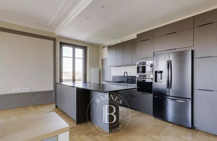 Lyon - Les Halles Paul Bocuse - Appartement rénové de 164,28 m² - 4 Chambres - Balcon — photo 4