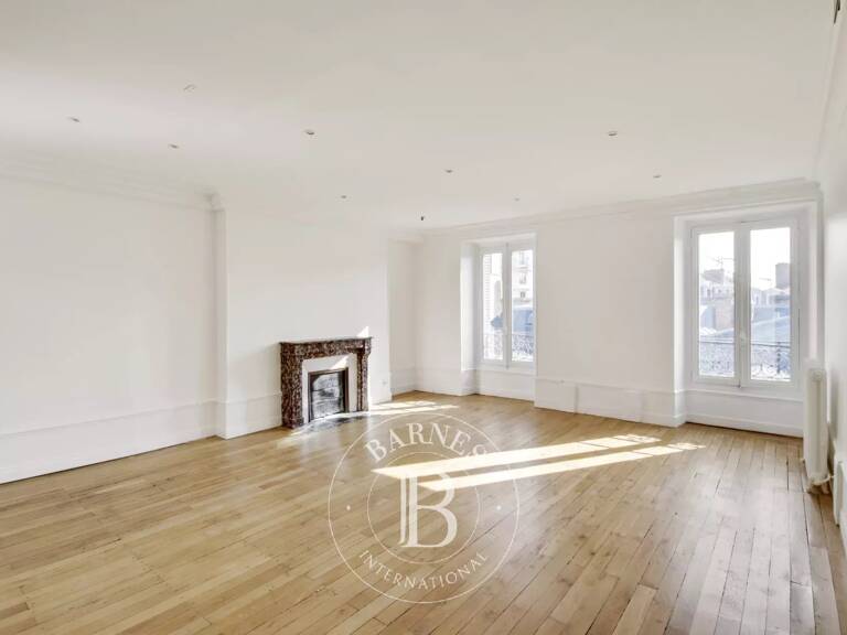 Lyon 2 - Cordeliers - Appartement rénové de 97,83 m² - Grenier - 2 Chambres — photo 1