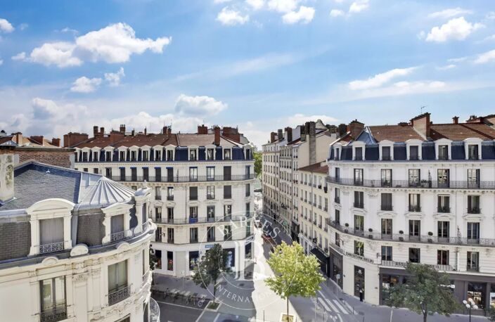 Lyon 2 - Cordeliers - Appartement rénové de 97,83 m² - Grenier - 2 Chambres — photo 2