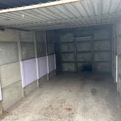 Garage  84 €