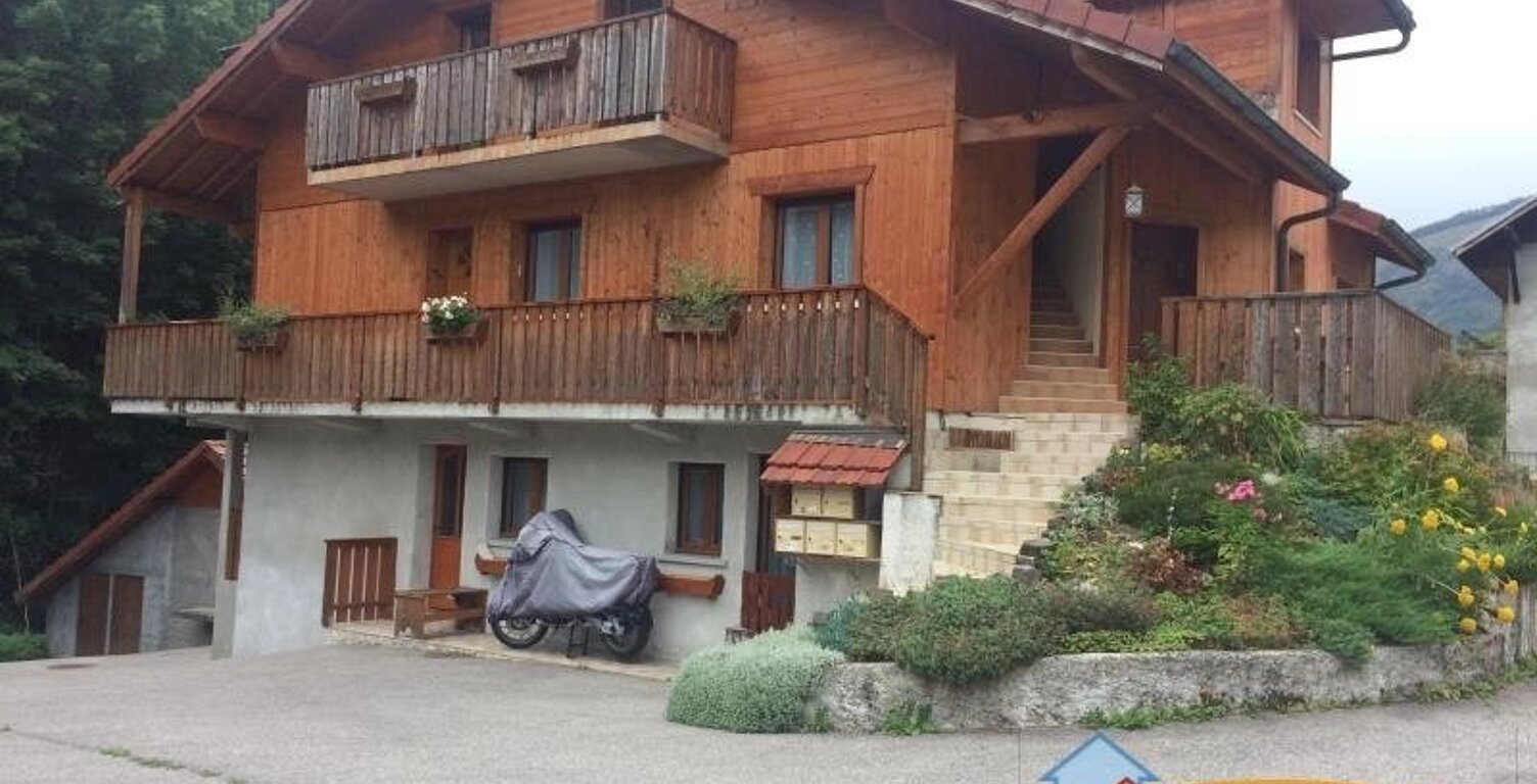 Loyer mensuel : 599€ CC — photo 1