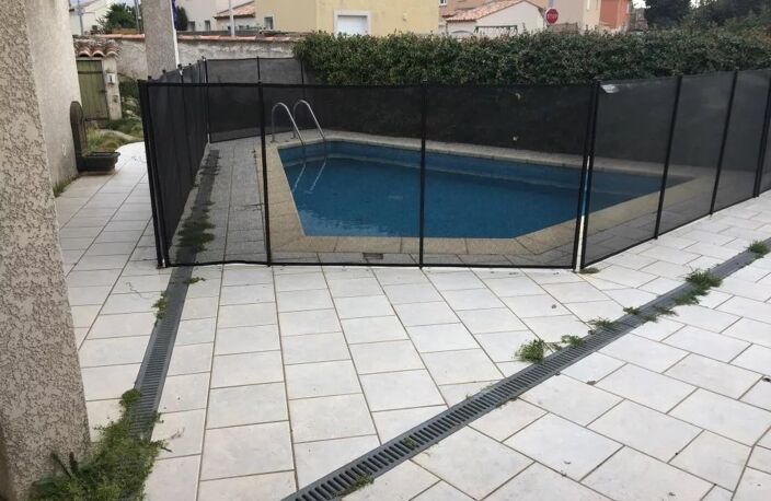Ref: 510.
Maison de type 5 située à FRONTIGNAN (LA PEYRADE) - 2 impasse des Jacinthes.
Comprend: 
Au ... — photo 3