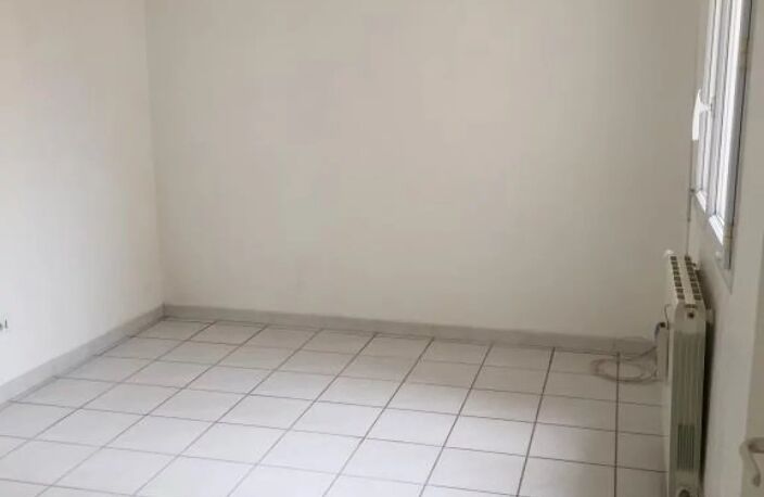 Ref: 510.
Maison de type 5 située à FRONTIGNAN (LA PEYRADE) - 2 impasse des Jacinthes.
Comprend: 
Au ... — photo 4