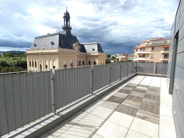 JOLI T3 EN PLEIN CENTRE DE VILLEFRANCHE AVEC TERRASSE — photo 1