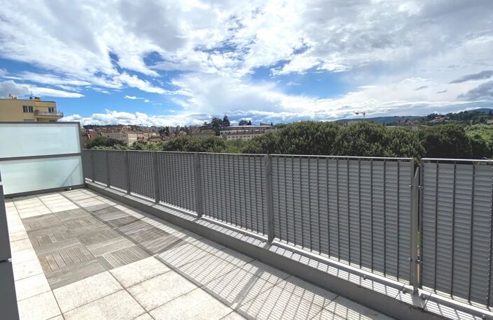 JOLI T3 EN PLEIN CENTRE DE VILLEFRANCHE AVEC TERRASSE — photo 2