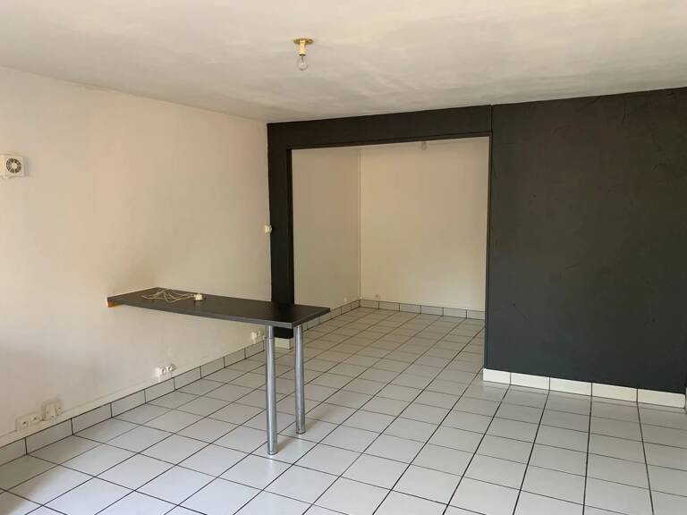 Studio à VAULX-EN-VELIN — photo 1