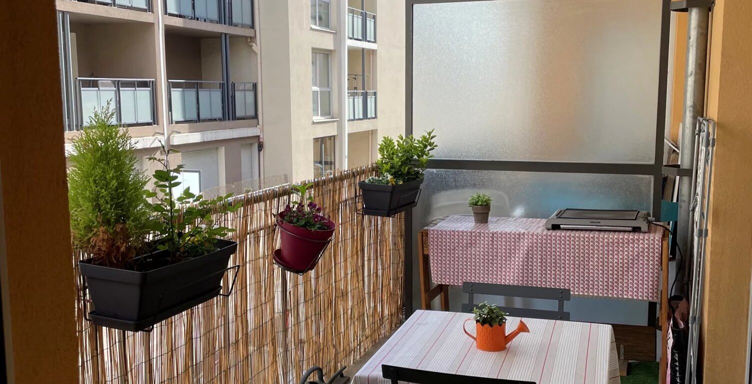 T2 AVEC BALCON A VILLEFRANCHE — photo 1