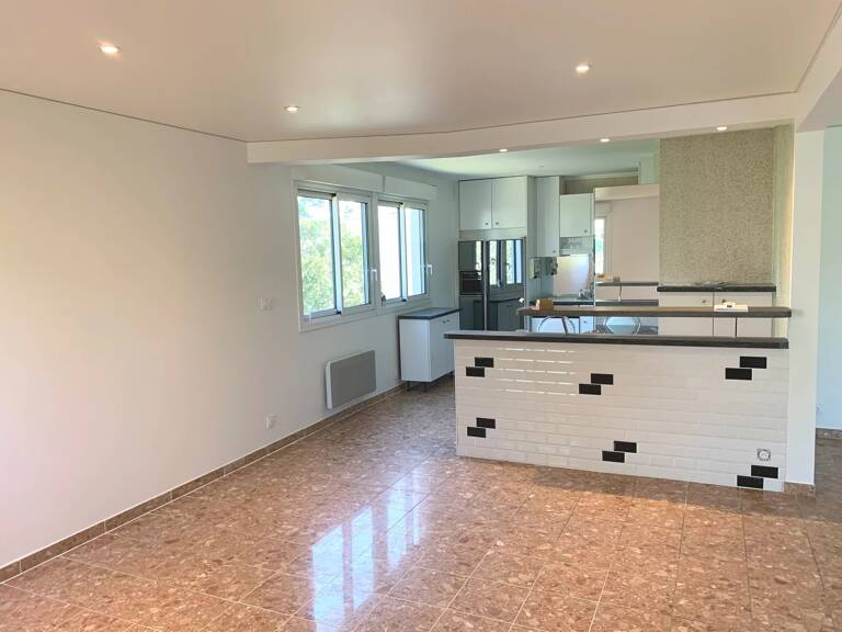 T4 ENTIEREMENT RENOVE - VILLEFRANCHE — photo 1
