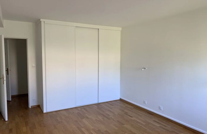 T4 ENTIEREMENT RENOVE - VILLEFRANCHE — photo 4