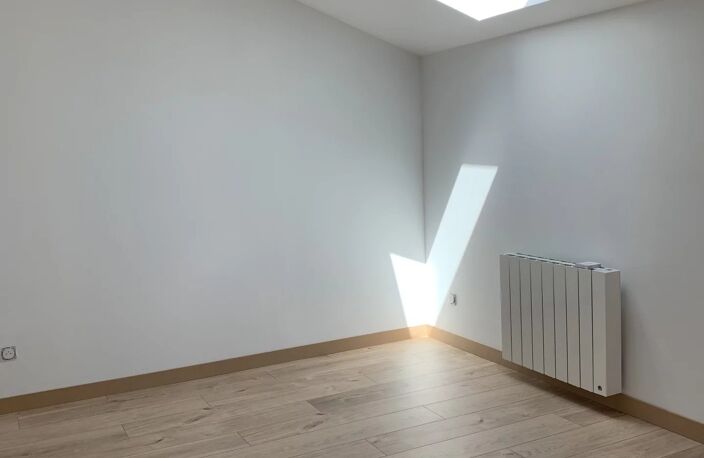 APPARTEMENT EN DUPLEX RENOVE - SAVIGNEUX — photo 3