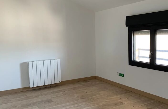 APPARTEMENT EN DUPLEX RENOVE - SAVIGNEUX — photo 4