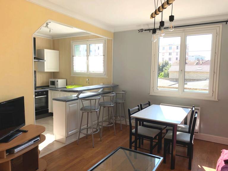 CHARMANT T3 MEUBLE EN PLEIN COEUR DE LYON 8ème — photo 1
