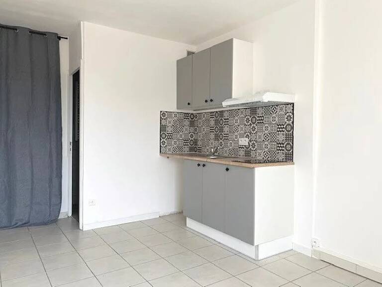 Charmant T2 à Saint-Jean-d'Ardières — photo 1