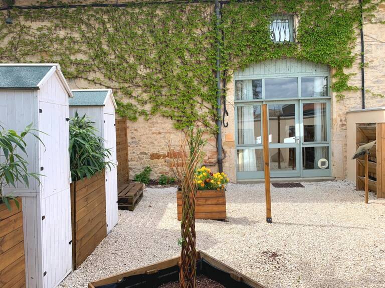 CHARMANT APPARTEMENT AU CALME A LIMAS — photo 1