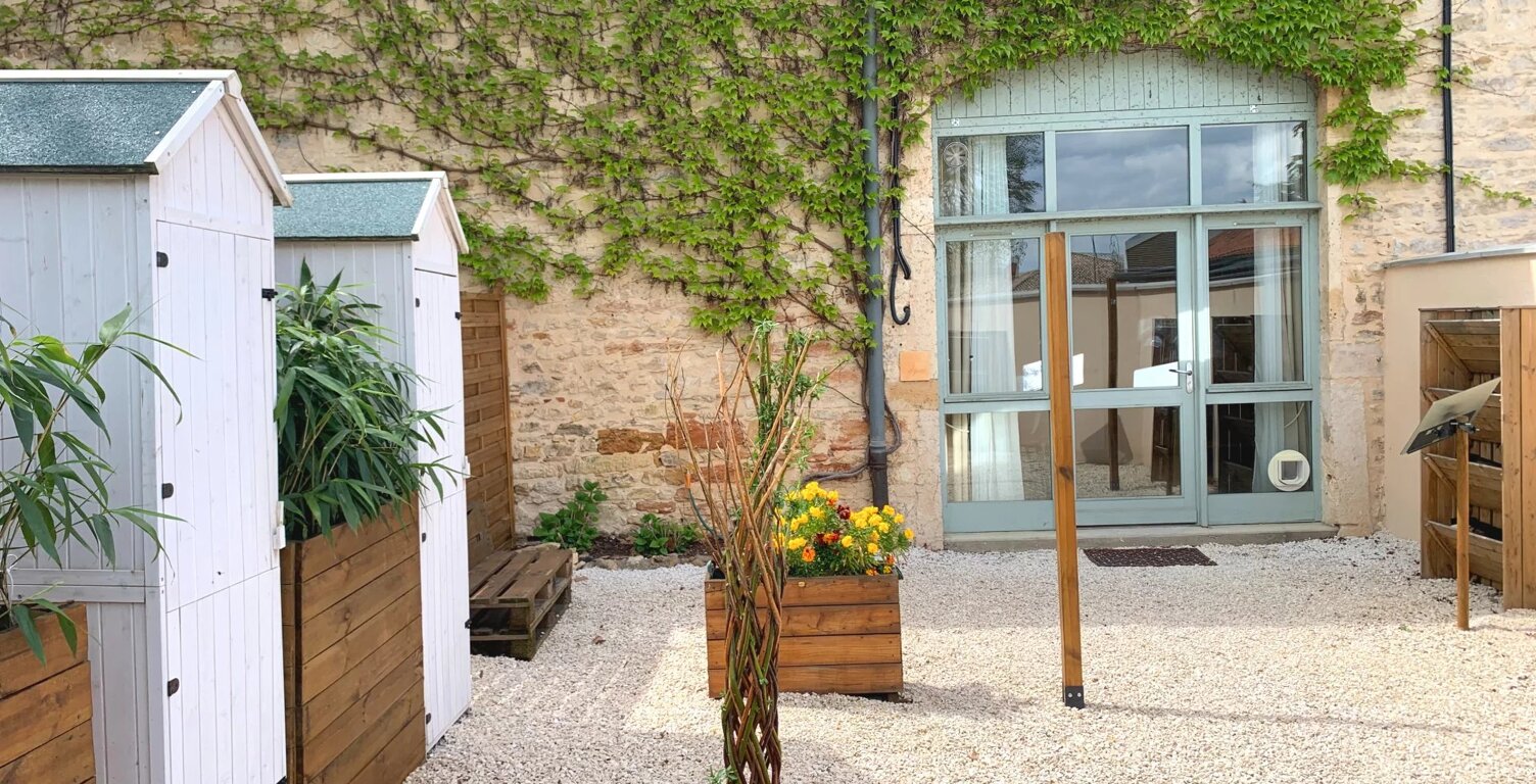 CHARMANT APPARTEMENT AU CALME A LIMAS — photo 1