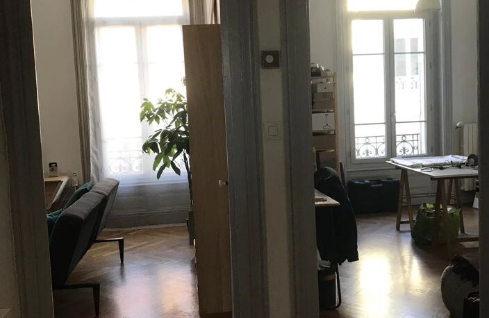 TRES BEL APPARTEMENT BOURGOIS — photo 2