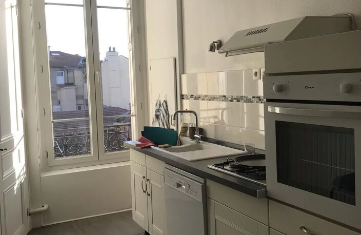 TRES BEL APPARTEMENT BOURGOIS — photo 5