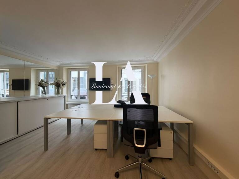 Bureaux 4 p à PARIS 9ème — photo 1