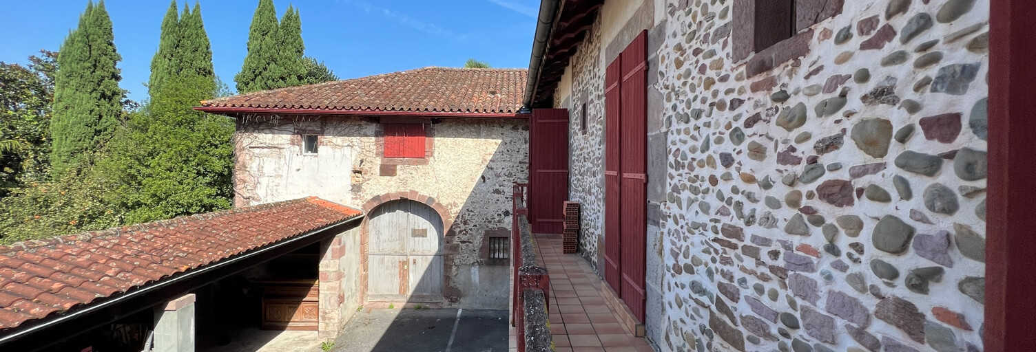 Immeuble  157 m² à vendre à Saint-Jean-Pied-de-Port (64220)