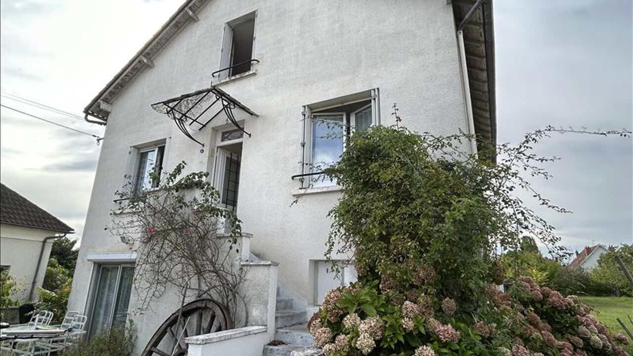 maison 6 pièces 119 m2 à vendre à Saint-Amand-Montrond (18200)