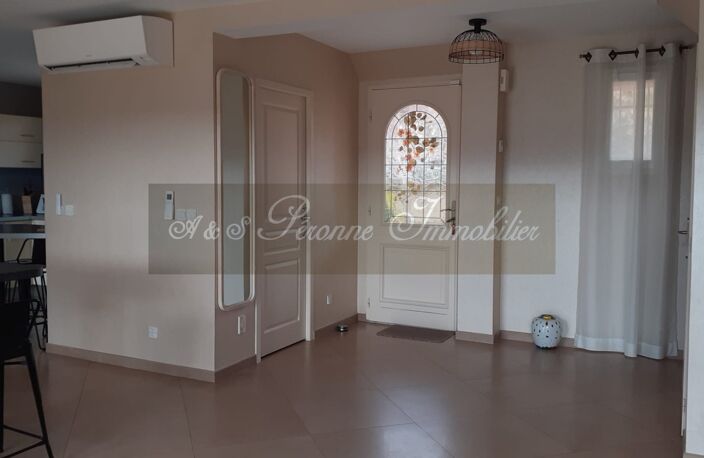 Villa — photo 3