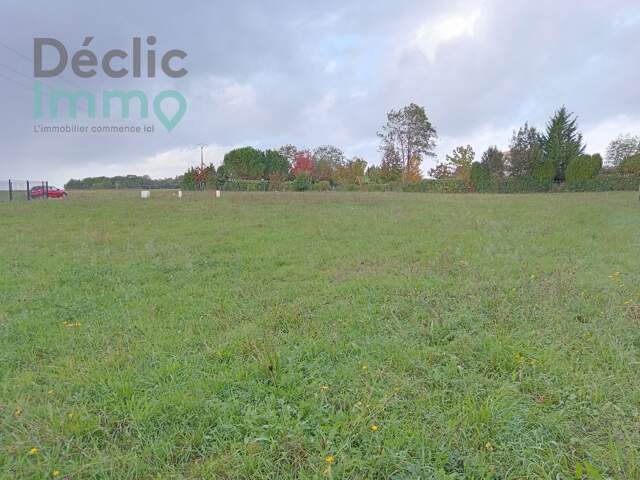 TERRAIN CONSTRUCTIBLE VIABILISE 897 m² — photo du bien