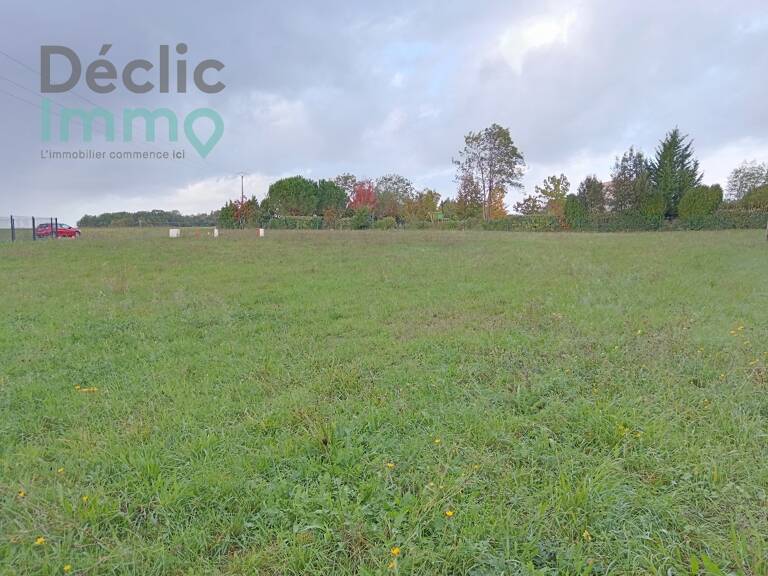 TERRAIN CONSTRUCTIBLE VIABILISE 897 m² — photo 1